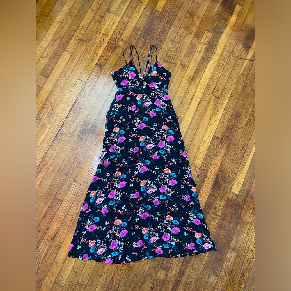 Akaiv Floral Maxi Dress